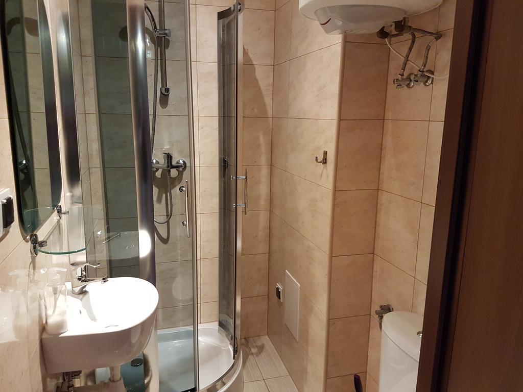 Double or Twin Room Private External Bathroom